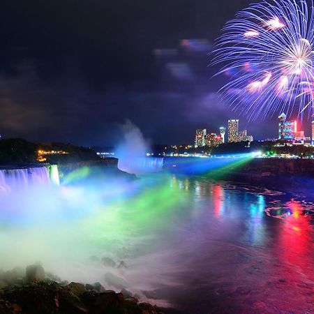 Adorable 2-Bedroom Unit With Jacuzzi Beside Falls Niagara Falls Esterno foto