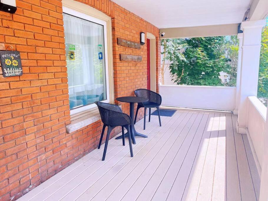 Adorable 2-Bedroom Unit With Jacuzzi Beside Falls Niagara Falls Esterno foto