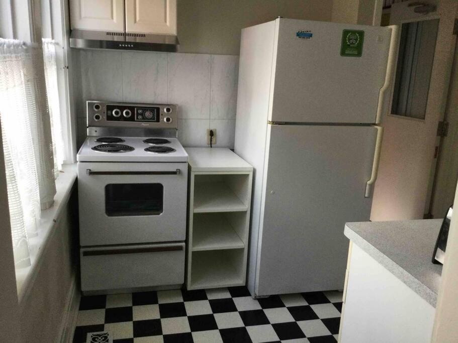 Adorable 2-Bedroom Unit With Jacuzzi Beside Falls Niagara Falls Esterno foto
