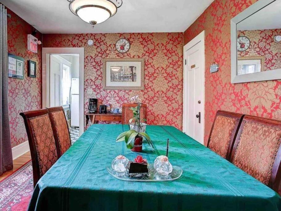Adorable 2-Bedroom Unit With Jacuzzi Beside Falls Niagara Falls Esterno foto
