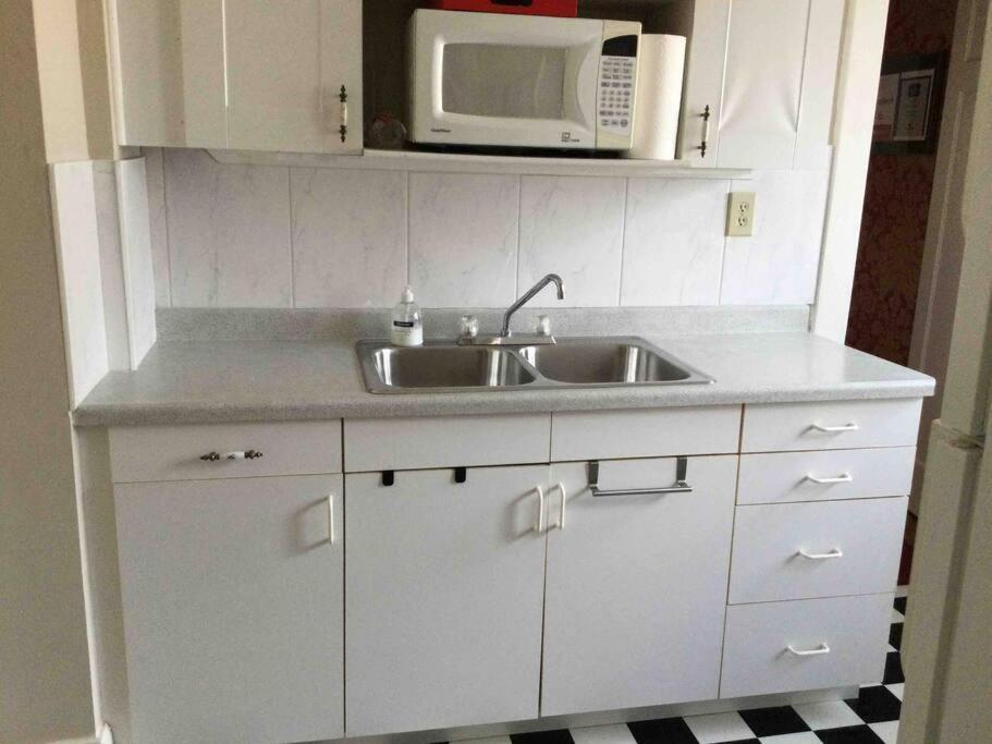 Adorable 2-Bedroom Unit With Jacuzzi Beside Falls Niagara Falls Esterno foto