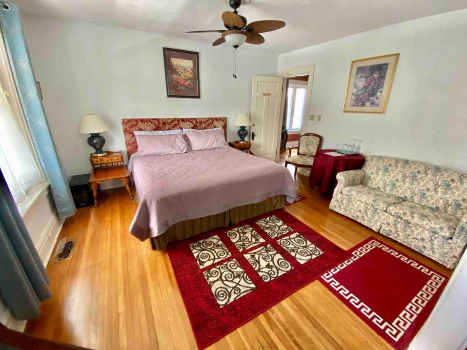 Adorable 2-Bedroom Unit With Jacuzzi Beside Falls Niagara Falls Esterno foto